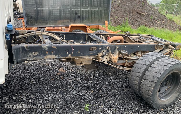 image for item DM7822 2019 Ford F550 Super Duty truck cab and chassis