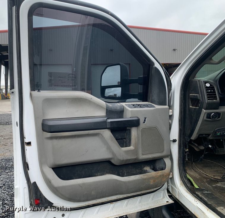 image for item DM7822 2019 Ford F550 Super Duty truck cab and chassis