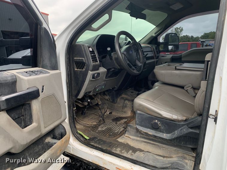 image for item DM7822 2019 Ford F550 Super Duty truck cab and chassis