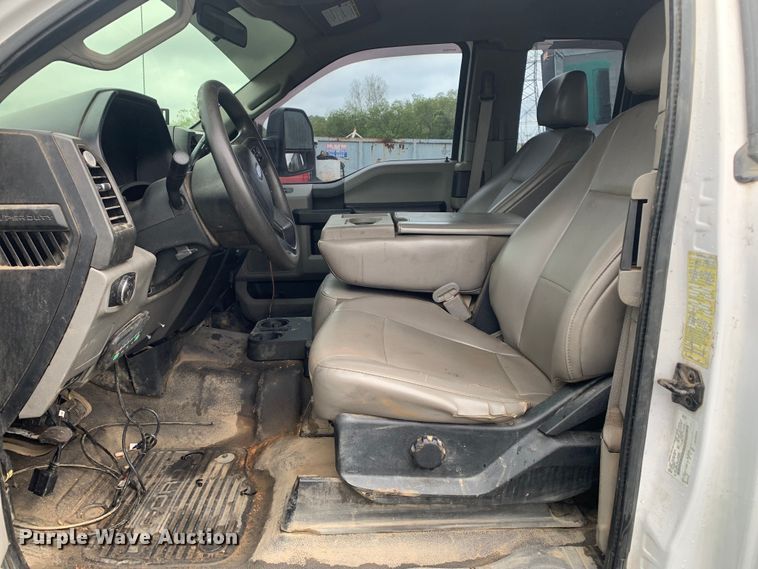 image for item DM7822 2019 Ford F550 Super Duty truck cab and chassis