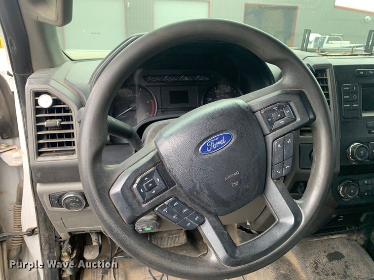 image for item DM7822 2019 Ford F550 Super Duty truck cab and chassis