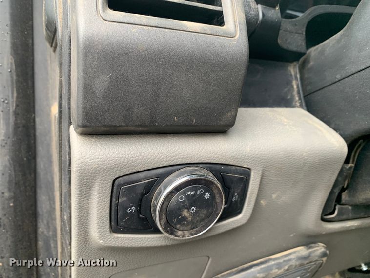 image for item DM7822 2019 Ford F550 Super Duty truck cab and chassis