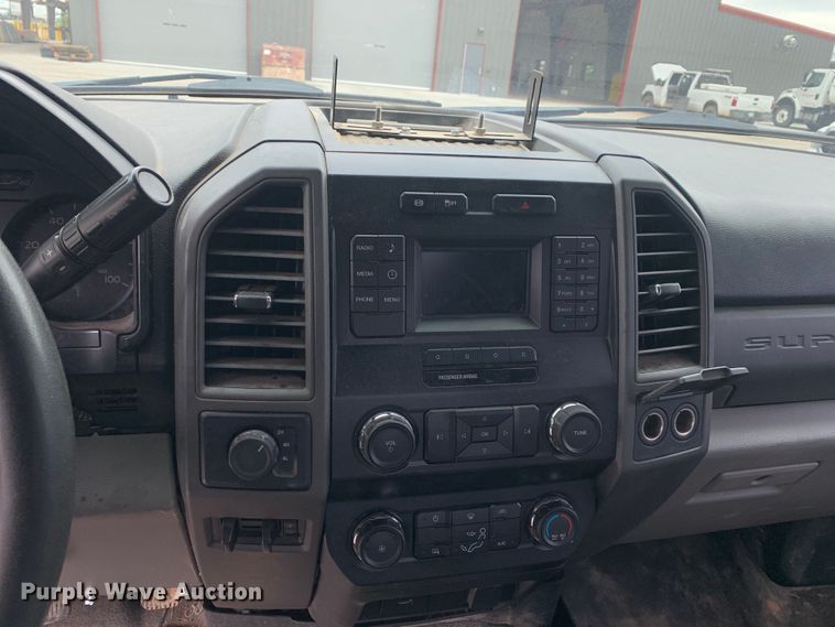 image for item DM7822 2019 Ford F550 Super Duty truck cab and chassis