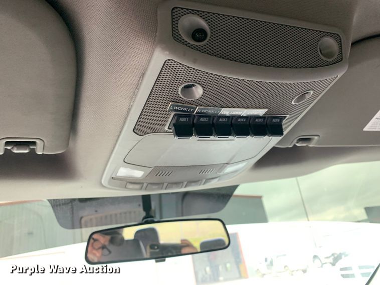 image for item DM7822 2019 Ford F550 Super Duty truck cab and chassis