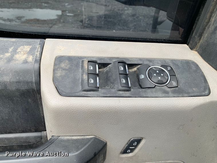 image for item DM7822 2019 Ford F550 Super Duty truck cab and chassis