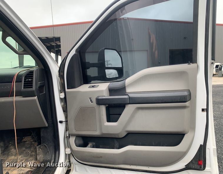 image for item DM7822 2019 Ford F550 Super Duty truck cab and chassis