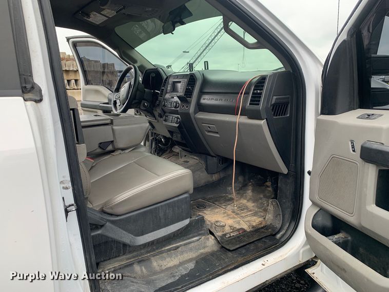 image for item DM7822 2019 Ford F550 Super Duty truck cab and chassis