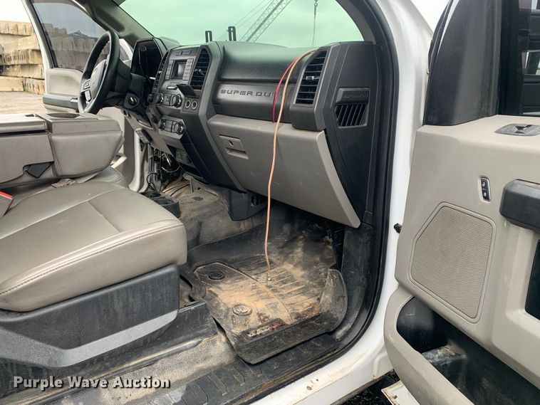 image for item DM7822 2019 Ford F550 Super Duty truck cab and chassis