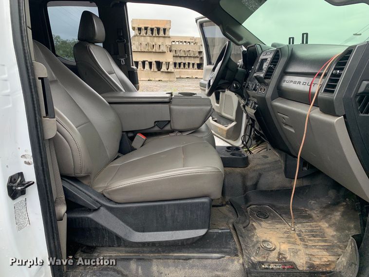 image for item DM7822 2019 Ford F550 Super Duty truck cab and chassis