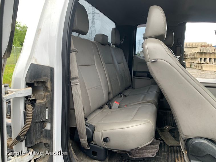 image for item DM7822 2019 Ford F550 Super Duty truck cab and chassis