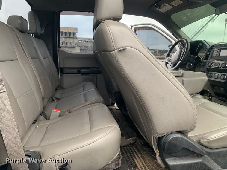 image for item DM7822 2019 Ford F550 Super Duty truck cab and chassis