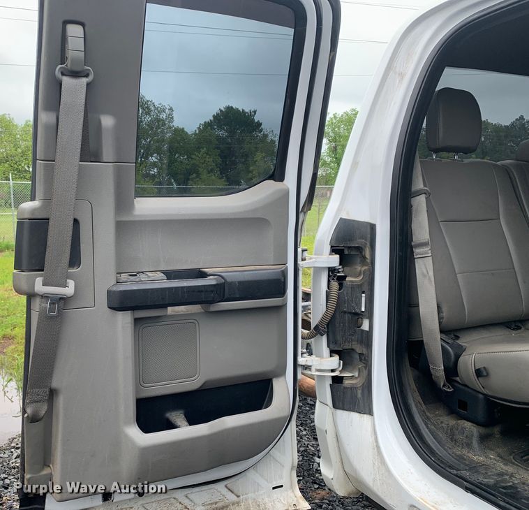 image for item DM7822 2019 Ford F550 Super Duty truck cab and chassis