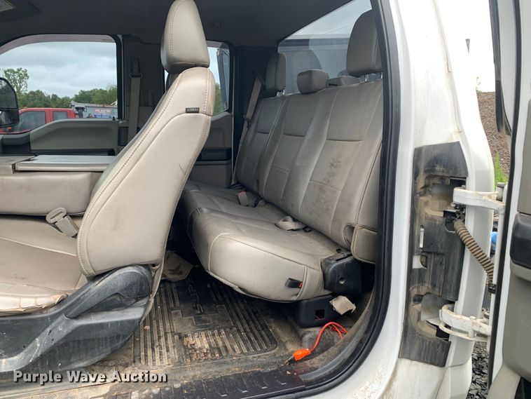 image for item DM7822 2019 Ford F550 Super Duty truck cab and chassis