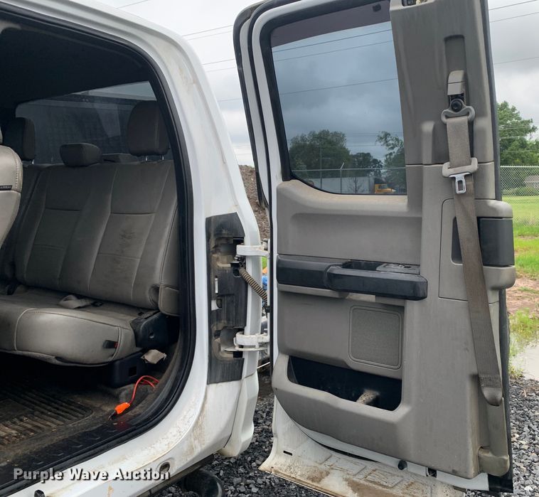 image for item DM7822 2019 Ford F550 Super Duty truck cab and chassis