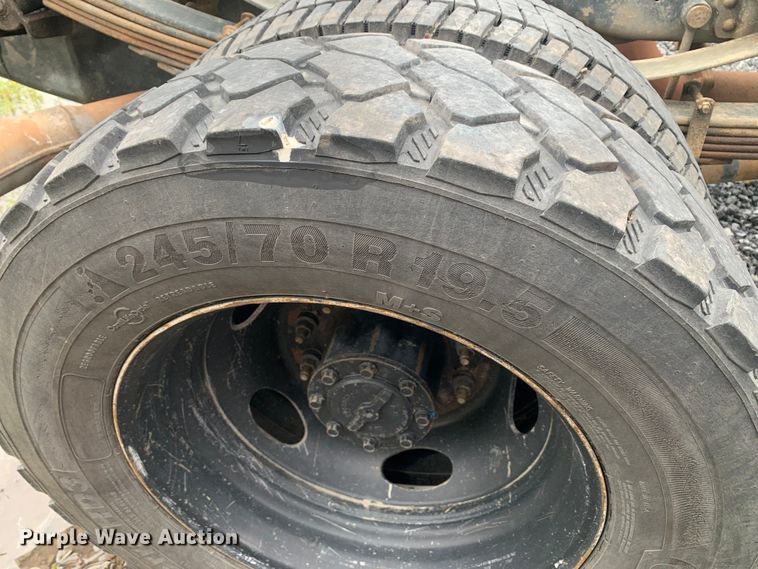 image for item DM7822 2019 Ford F550 Super Duty truck cab and chassis