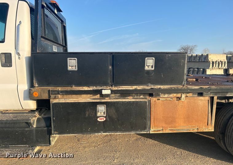 image for item DO1006 2017 Ford F650 flatbed truck