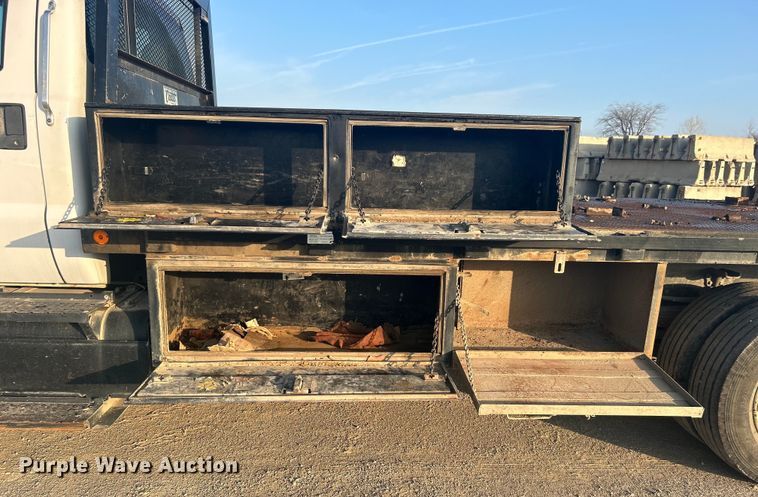 image for item DO1006 2017 Ford F650 flatbed truck