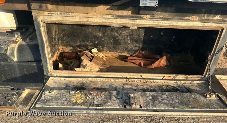 image for item DO1006 2017 Ford F650 flatbed truck