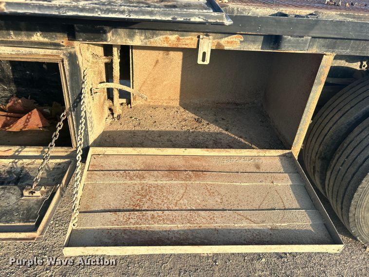 image for item DO1006 2017 Ford F650 flatbed truck