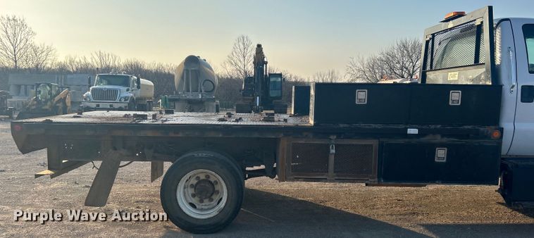 image for item DO1006 2017 Ford F650 flatbed truck