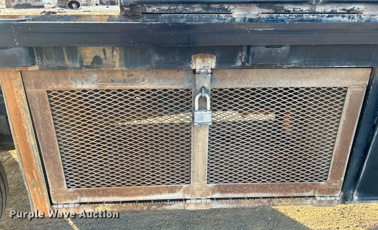 image for item DO1006 2017 Ford F650 flatbed truck