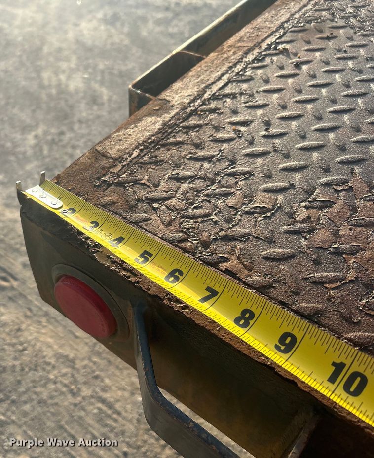 image for item DO1006 2017 Ford F650 flatbed truck