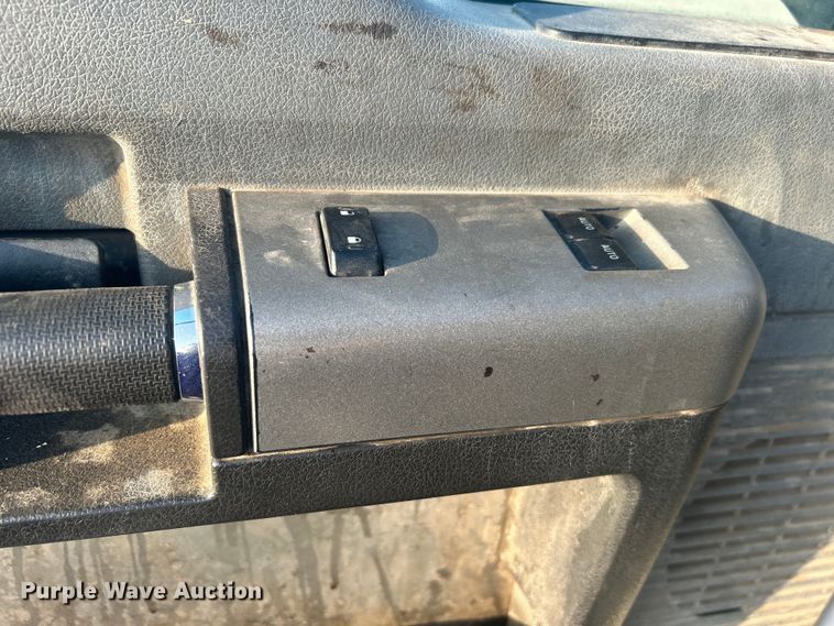 image for item DO1006 2017 Ford F650 flatbed truck