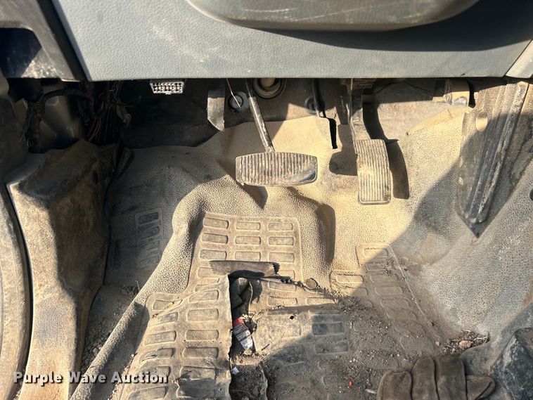 image for item DO1006 2017 Ford F650 flatbed truck