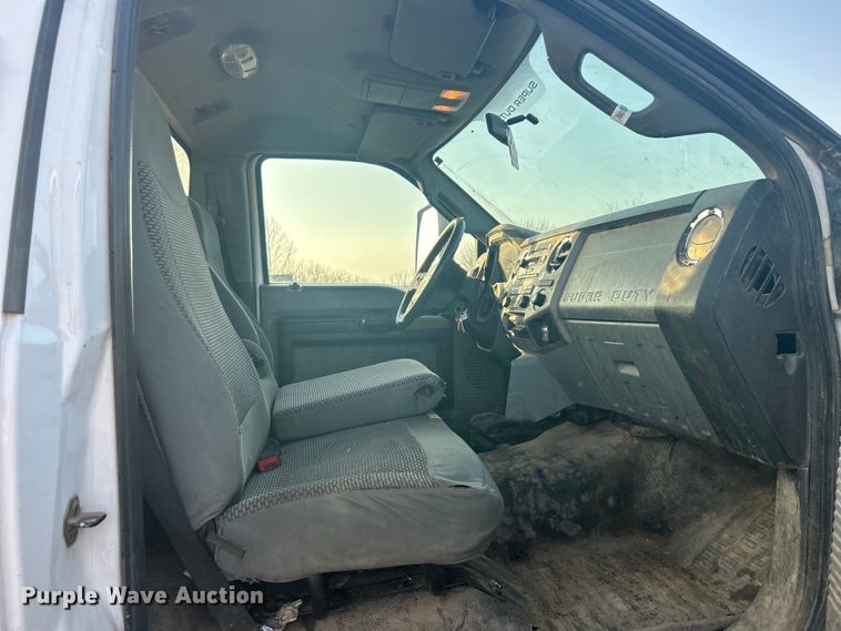 image for item DO1006 2017 Ford F650 flatbed truck