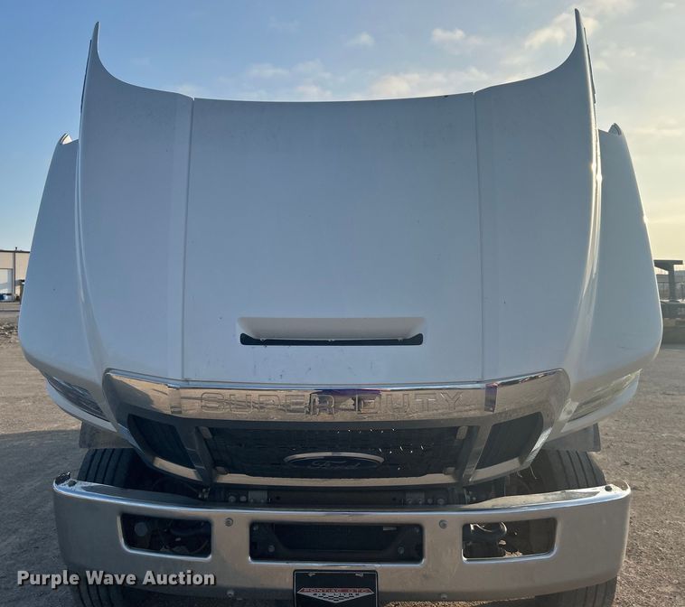 image for item DO1006 2017 Ford F650 flatbed truck