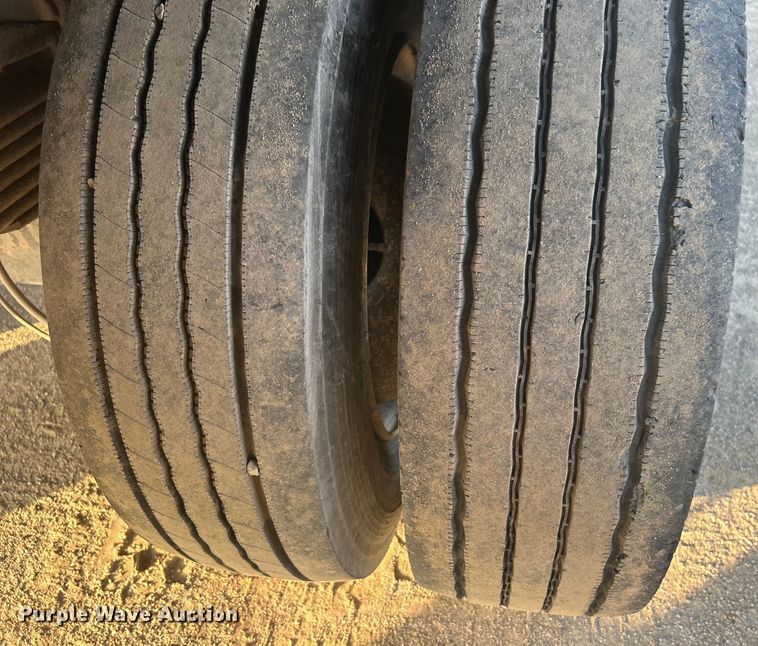 image for item DO1006 2017 Ford F650 flatbed truck