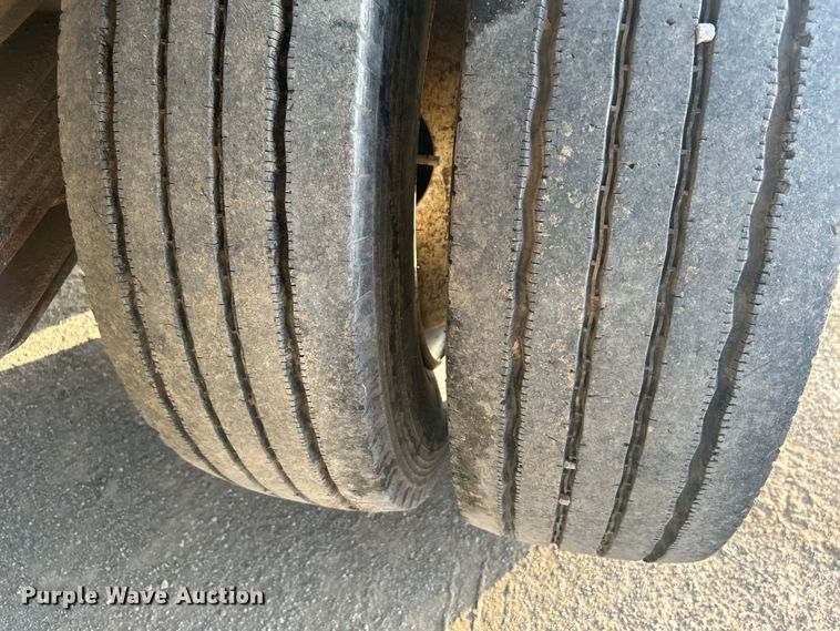 image for item DO1006 2017 Ford F650 flatbed truck