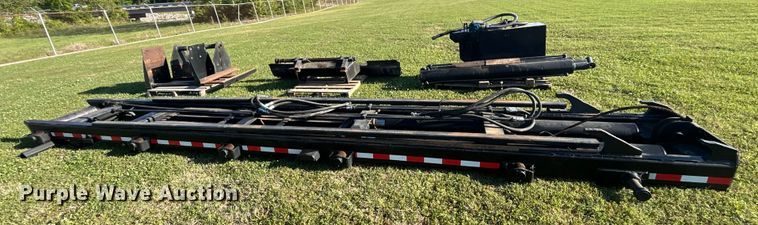 image for item DO1125 2006 Galbreath  U75-OR-174 roll-off bed