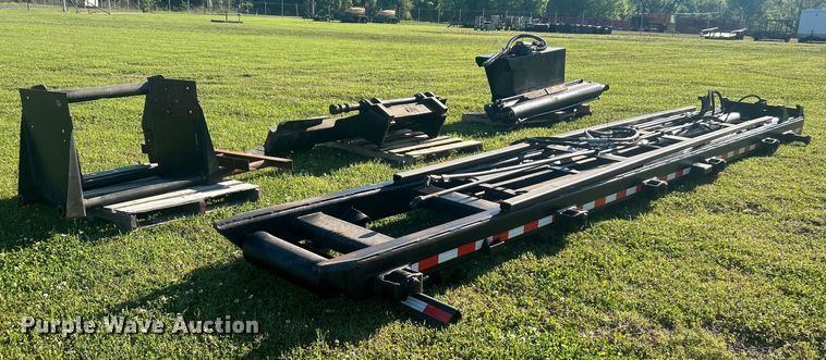 image for item DO1125 2006 Galbreath  U75-OR-174 roll-off bed