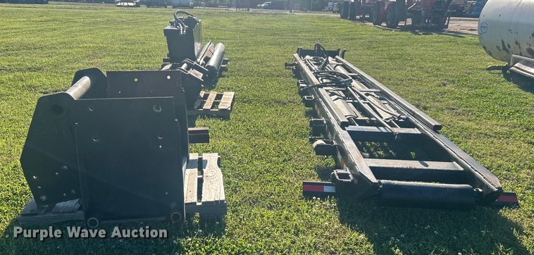 image for item DO1125 2006 Galbreath  U75-OR-174 roll-off bed