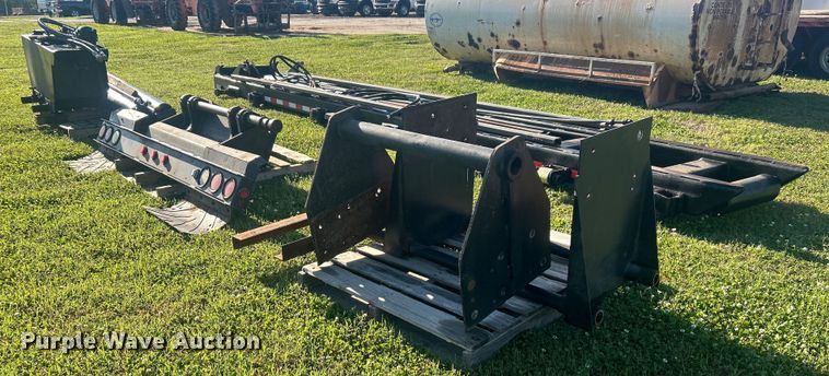 image for item DO1125 2006 Galbreath  U75-OR-174 roll-off bed