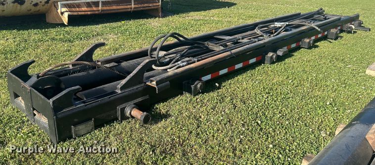 image for item DO1125 2006 Galbreath  U75-OR-174 roll-off bed