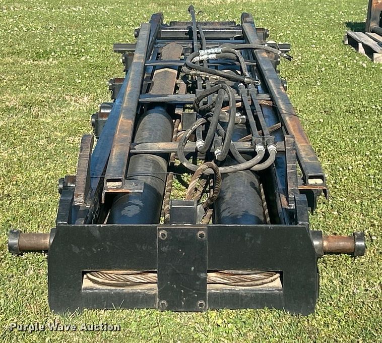 image for item DO1125 2006 Galbreath  U75-OR-174 roll-off bed