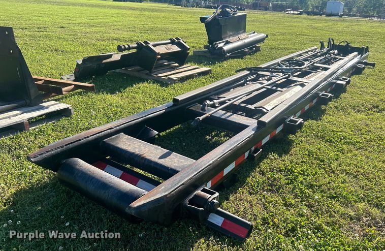 image for item DO1125 2006 Galbreath  U75-OR-174 roll-off bed