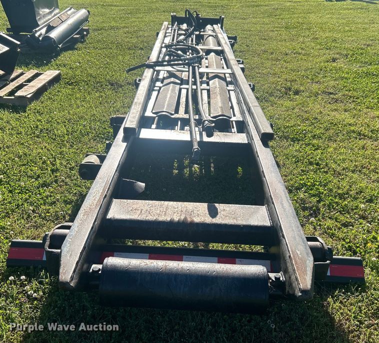 image for item DO1125 2006 Galbreath  U75-OR-174 roll-off bed