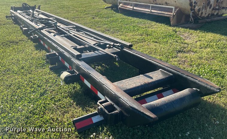 image for item DO1125 2006 Galbreath  U75-OR-174 roll-off bed