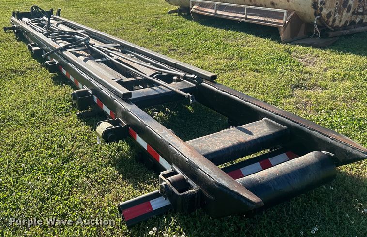 image for item DO1125 2006 Galbreath  U75-OR-174 roll-off bed