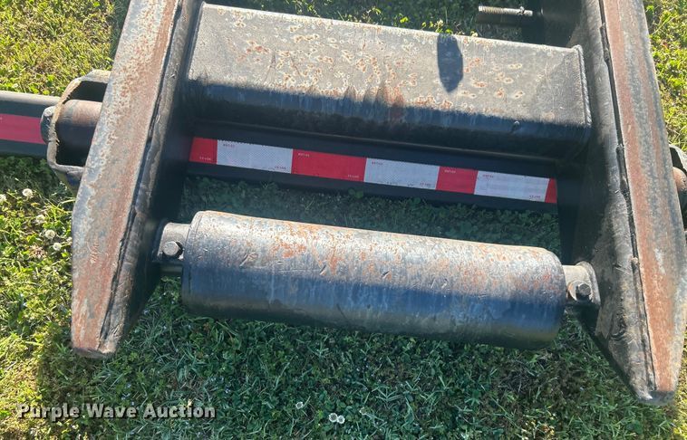 image for item DO1125 2006 Galbreath  U75-OR-174 roll-off bed