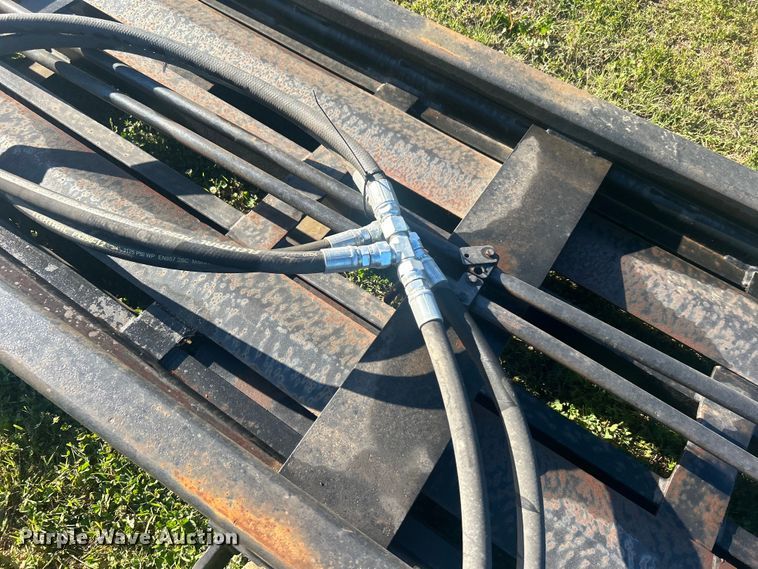 image for item DO1125 2006 Galbreath  U75-OR-174 roll-off bed