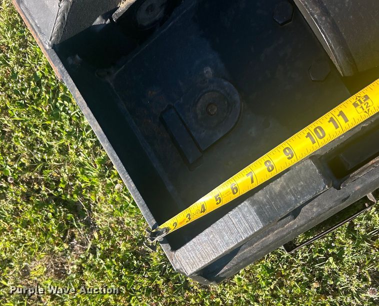 image for item DO1125 2006 Galbreath  U75-OR-174 roll-off bed