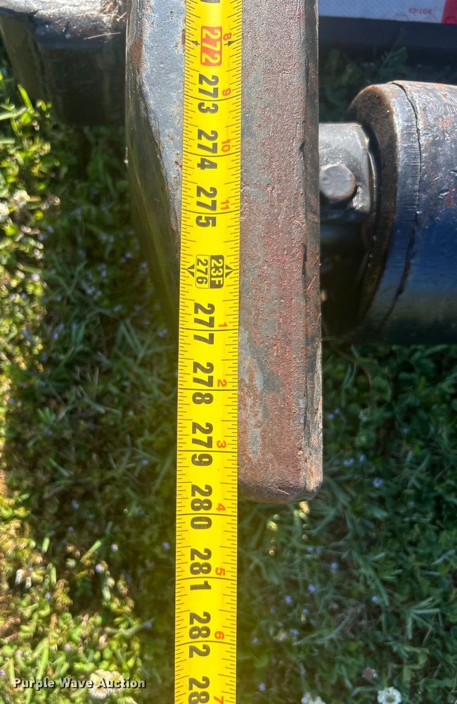 image for item DO1125 2006 Galbreath  U75-OR-174 roll-off bed