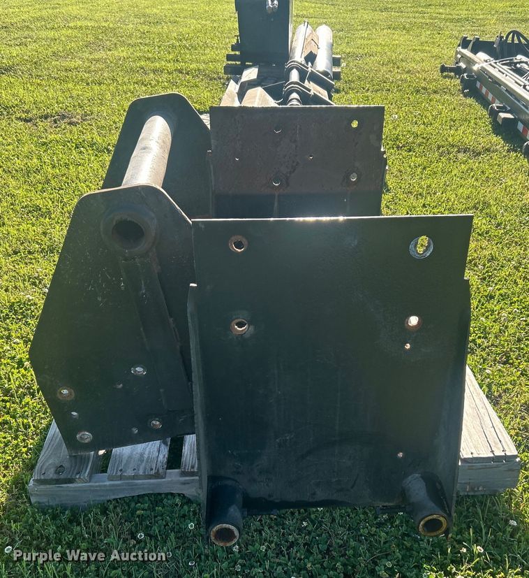 image for item DO1125 2006 Galbreath  U75-OR-174 roll-off bed