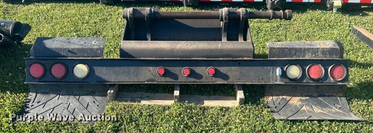 image for item DO1125 2006 Galbreath  U75-OR-174 roll-off bed