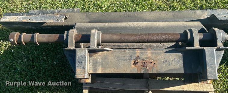 image for item DO1125 2006 Galbreath  U75-OR-174 roll-off bed