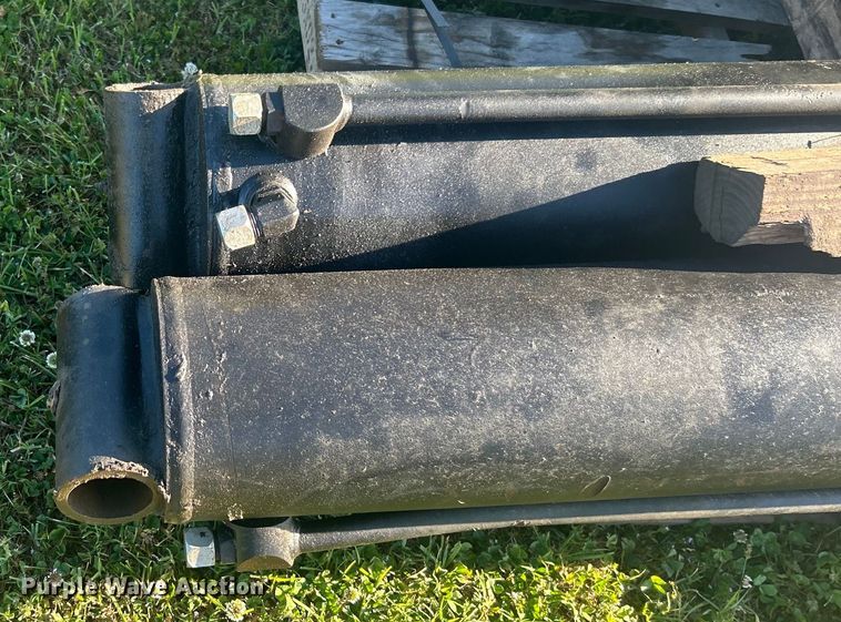 image for item DO1125 2006 Galbreath  U75-OR-174 roll-off bed